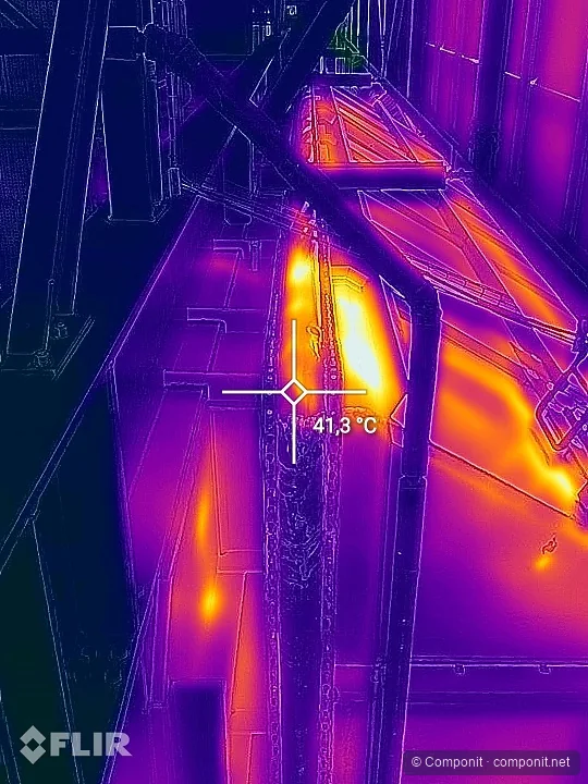 Termografía de una junta de expansión entre una caldera HRSG y su chimenea
