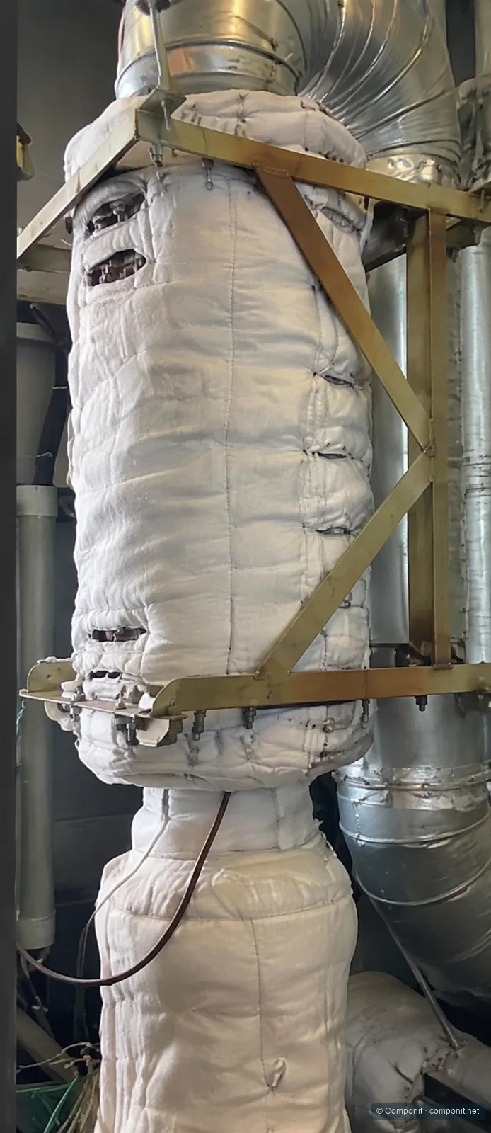 Aislamiento desmontable Greenflex instalado sobre un equipo industrial